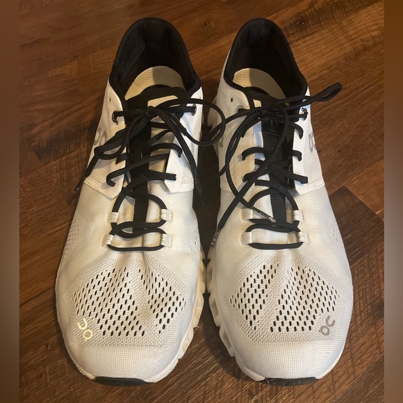 On Cloud X Running White and Black Shoes 11.5 - Picture 3 of 6